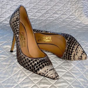 Salvtore Ferragamo Genuine Leather Pump